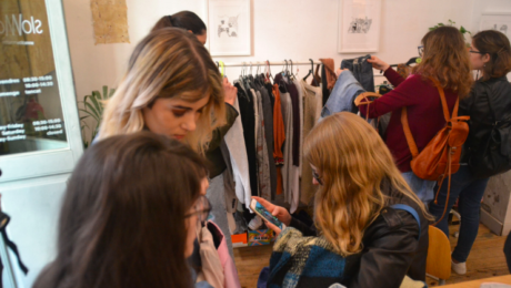 Coffee and Slow Fashion: Intercanvi de roba amb un toc cafeter